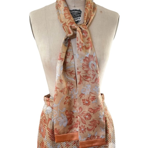 VINTAGE WILLIAM PEARSON Jacquard Three Piece Suit in Floral Tan Size 6 - Picture 12 of 16